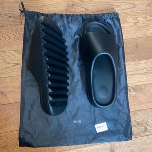 Yeezy Slide Onyx Men’s 11 • Brand New • Ships Today